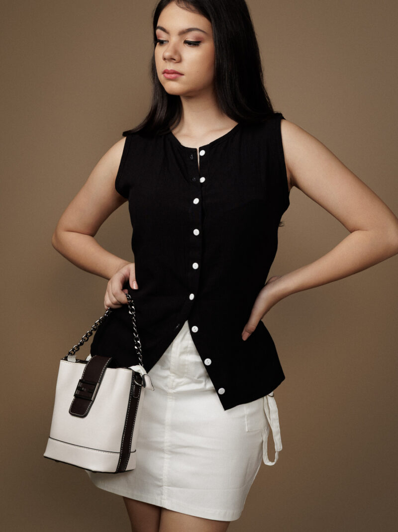 sleeveless button detailed top